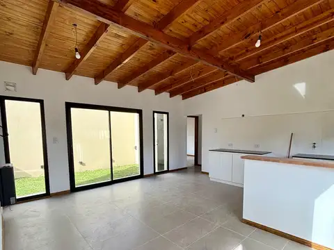 Casa 3 ambientes con 1 baño