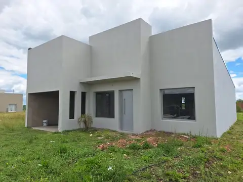 VENDO CASA A ESTRENAR EN VILLA ELISA