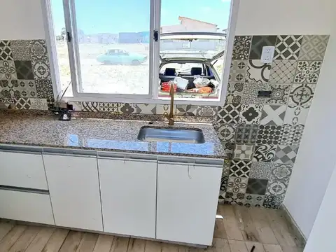 Casa 2 ambientes con 1 baño