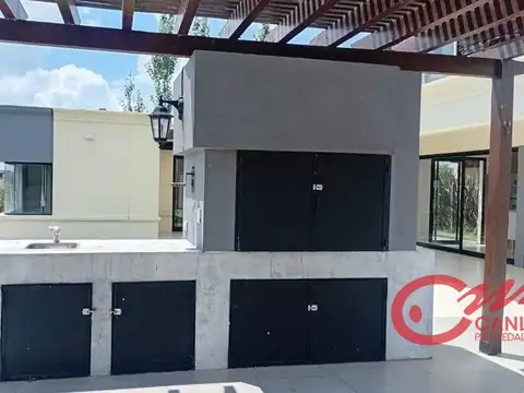 Casa 6 ambientes con 3 baños