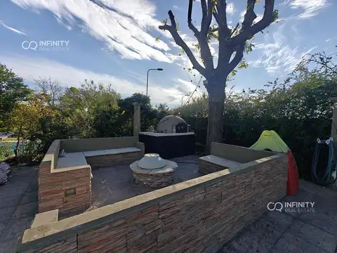 Casa 8 ambientes con 5 baños