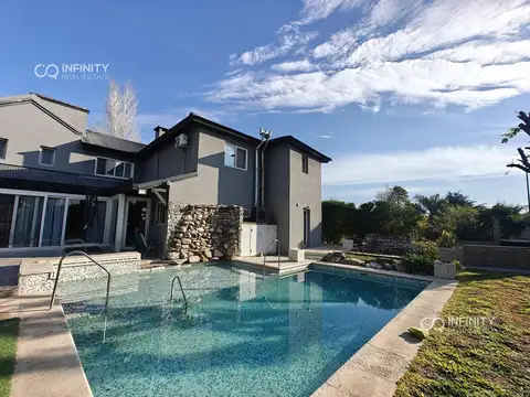 Casa en Venta con 4 cocheras