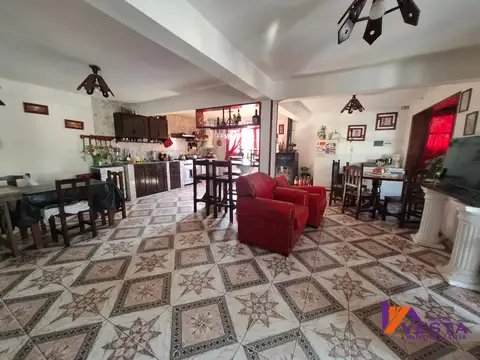 Casa 10 ambientes con 5 baños
