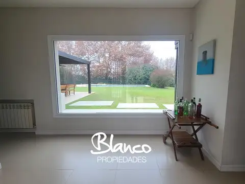 Casa 4 ambientes con 3 baños