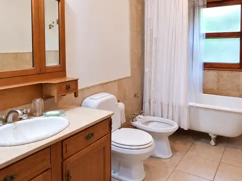 Casa en Venta con 4 cocheras