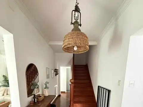 Casa 9 ambientes con 4 baños