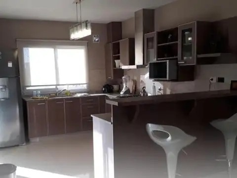 CASA EN VENTA: Club de Campo En Nacional, Gral Rodriguez