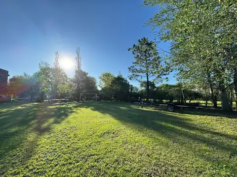 VENTA: terreno en Puerto Roldan sobre el Lago y la Av. principal con 1500 m2. Roldan