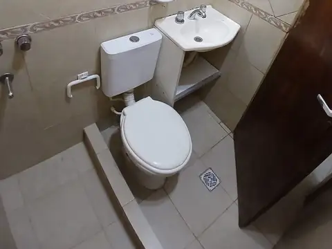 Departamento tipo casa en alquiler en Lanus Este