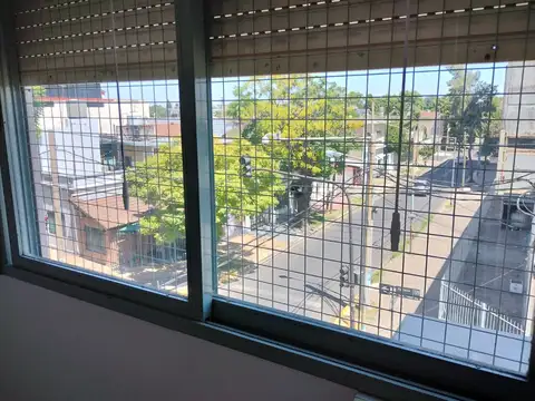 VILLA BALLESTER ALQUILA O VENDE EXCELENTE DEPARTAMENTO 2 AMB, CON LAVADERO CUBIERTO