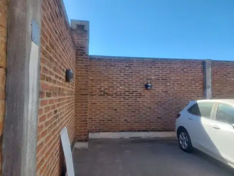 Alquiler de  Cochera en Pellegrini 739.