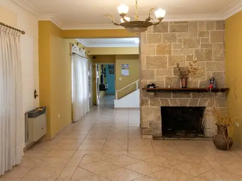 Casa 12 ambientes con 3 baños
