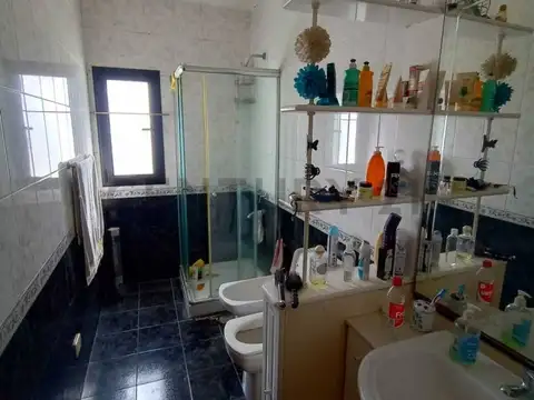 CASA EN VENTA EN BARRIO AEROPUERTO LA PLATA