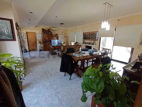 CASA EN VENTA EN BARRIO AEROPUERTO LA PLATA