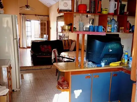 Casa 4 ambientes con 2 baños