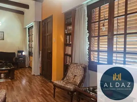 Casa 5 ambientes con 2 baños