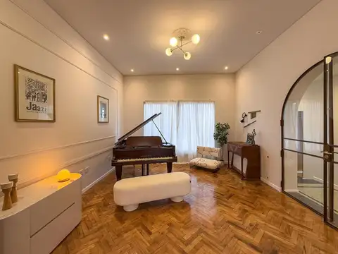 CASA DE 4 DORMITORIOS CON COCHERA