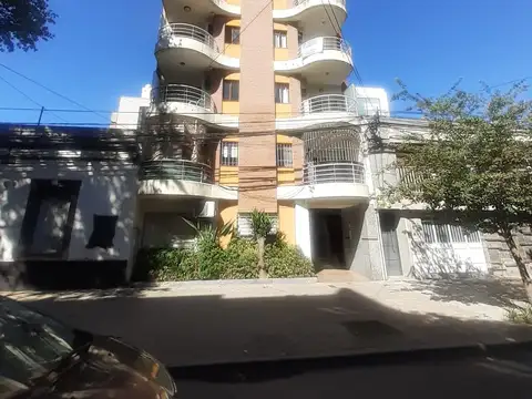 Se alquila departamento de un dormitorio. Cercano al HECA   y a  la Universidad Católica Argentina