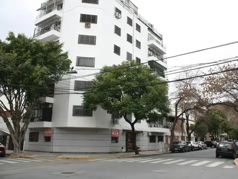 V. Devoto.A (Agronomía) 1 cuadra de Av. San Martín (metrobus), 1 cuadra Av. Nazca, 1/2 cuadra Av Beiró y 3 cuadras Ferrocarril Urquiza