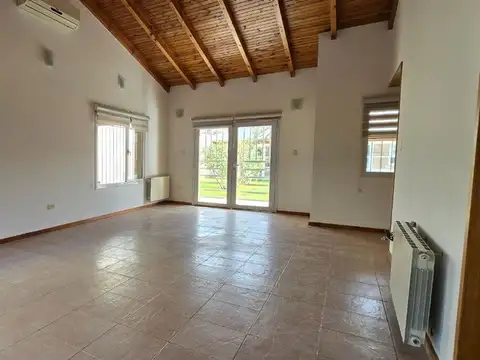 VENTA CASA NIVEL GERENCIAL 4 DORMITORIOS PLOTTIER