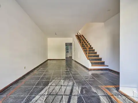 Depto Tipo Casa en Alquiler de 4 ambientes