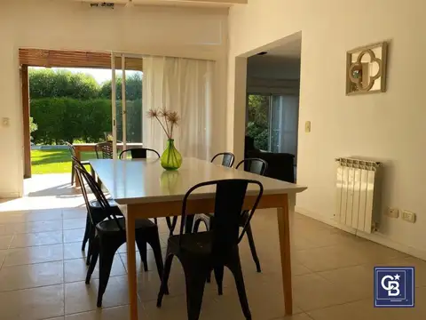 Venta de casa de dos plantas en La Madrugada