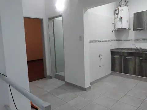 Casa 2 ambientes con 1 baño