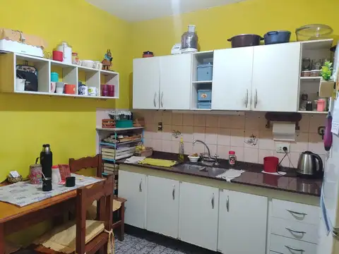 AMPLIO DUPLEX CON COCHERA Y GRAN PATIO