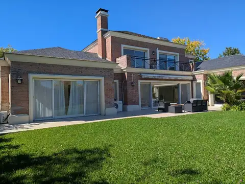 Casa 7 ambientes con 3 baños