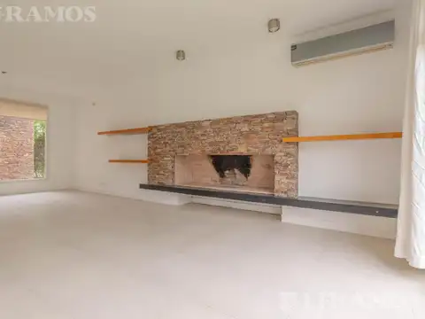 Casa en Venta con 4 cocheras