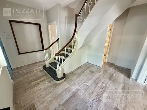 Casa  en venta. Ideal Vivienda o profesionales. Zona Shopping Paseo Aldrey.