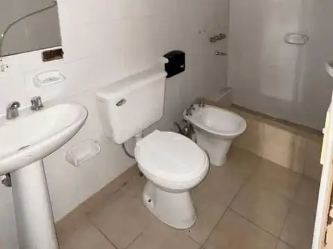 VENDO. Casa centrica. Concordia, ER.