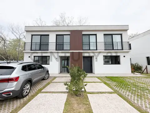 TOWNHOUSE DE 4 AMBIENTES EN ALQUILER A ESTRENAR