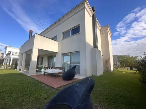 Casa en Alquiler de 4 dormitorios