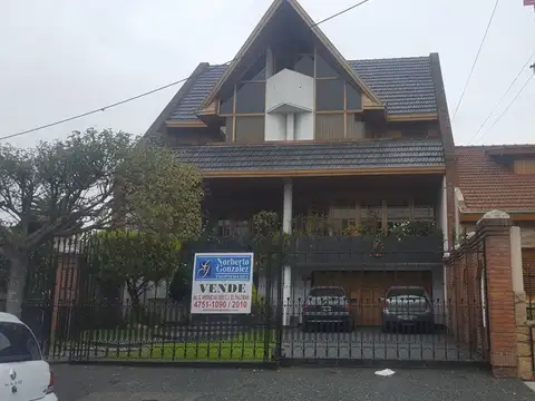 Bajamos El Precio Venta El Palomar Gran Chalet Gran Chalet, Construido en un Lote de 11 X 54 m,