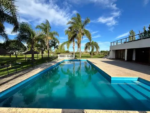 Casa en Venta con 4 cocheras