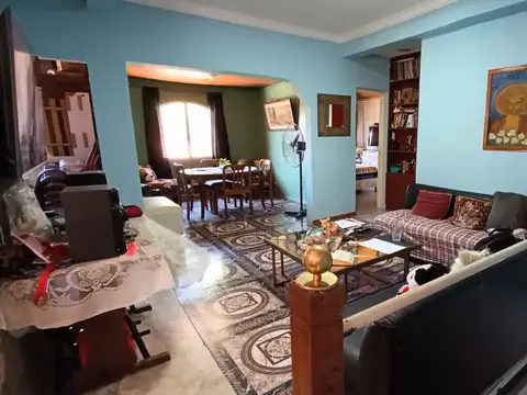 Casa 8 ambientes con 7 baños