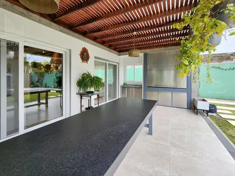 Casa 6 ambientes con 5 baños
