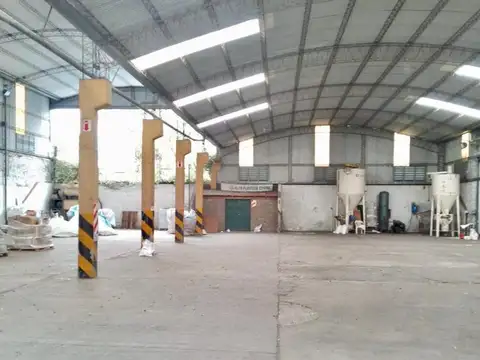 TERRENO C/GALPÓN Y OFICINAS  EN ZONA CENTRO - IDEAL CONSTRUCTORAS