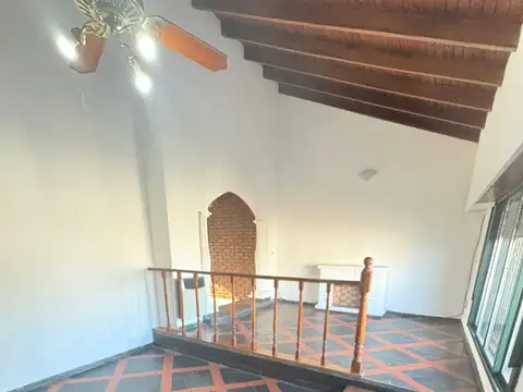 Depto Tipo Casa en Alquiler en Lomas del Mirador, $ 1.000.000