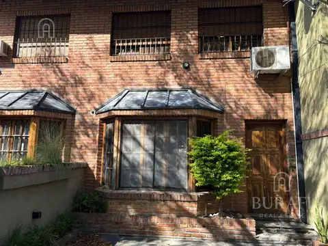 Triplex en venta en Olivos – Vicente López Espacios amplios, cochera para dos autos