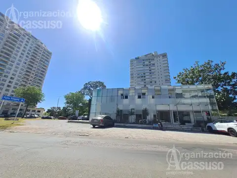 Punta del Este - Local en venta en block - 3 locales - Av. Roosevelt Parada 5