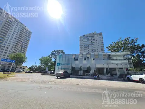Punta del Este - Local en venta en block - 3 locales - Av. Roosevelt Parada 5