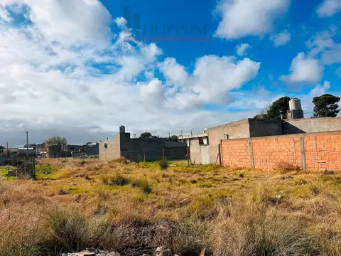 Terreno de 374m² en venta - Hugony 2500