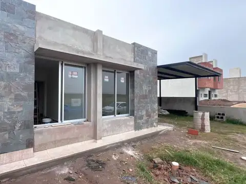 OPORTUNIDAD CASA 3D PLANTA BAJA TERRAZAS MANANT