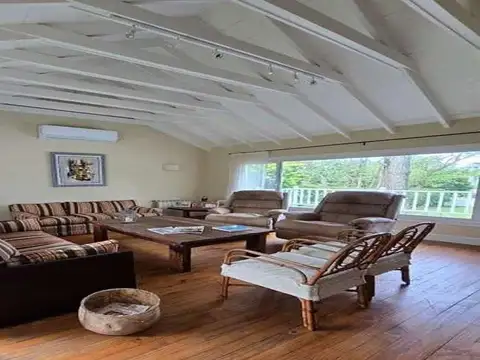 Casa 5 ambientes con 2 baños