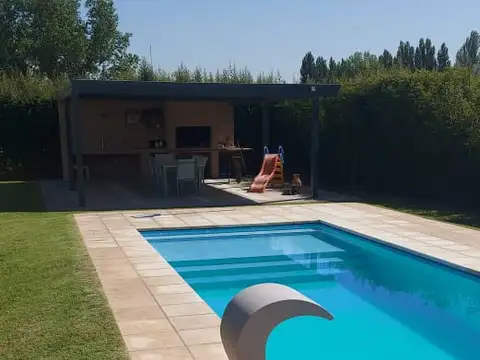 Casa 4 ambientes con 3 baños