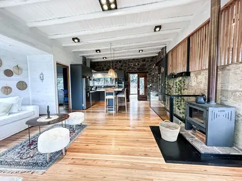 Casa 4 ambientes con 2 baños