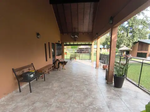 Casa en Venta con 2 cocheras