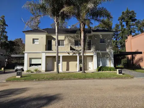 VENTA DE CASA DE 3 AMBIENTES CON GALERÍA - PARRILA - PARQUE - PILETA - APTO CRÉDITO LA LONJA, PILAR